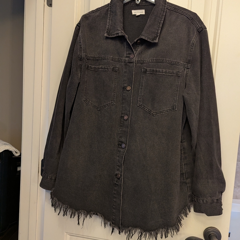 Westbound Women's Black Denim Jacket With Pockets And Frayed Hem. Size L